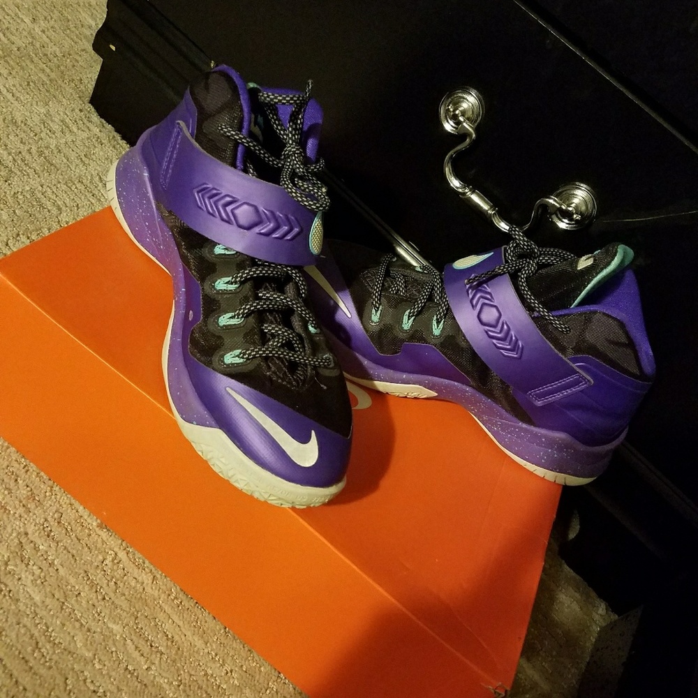 Kids LeBron's size 6